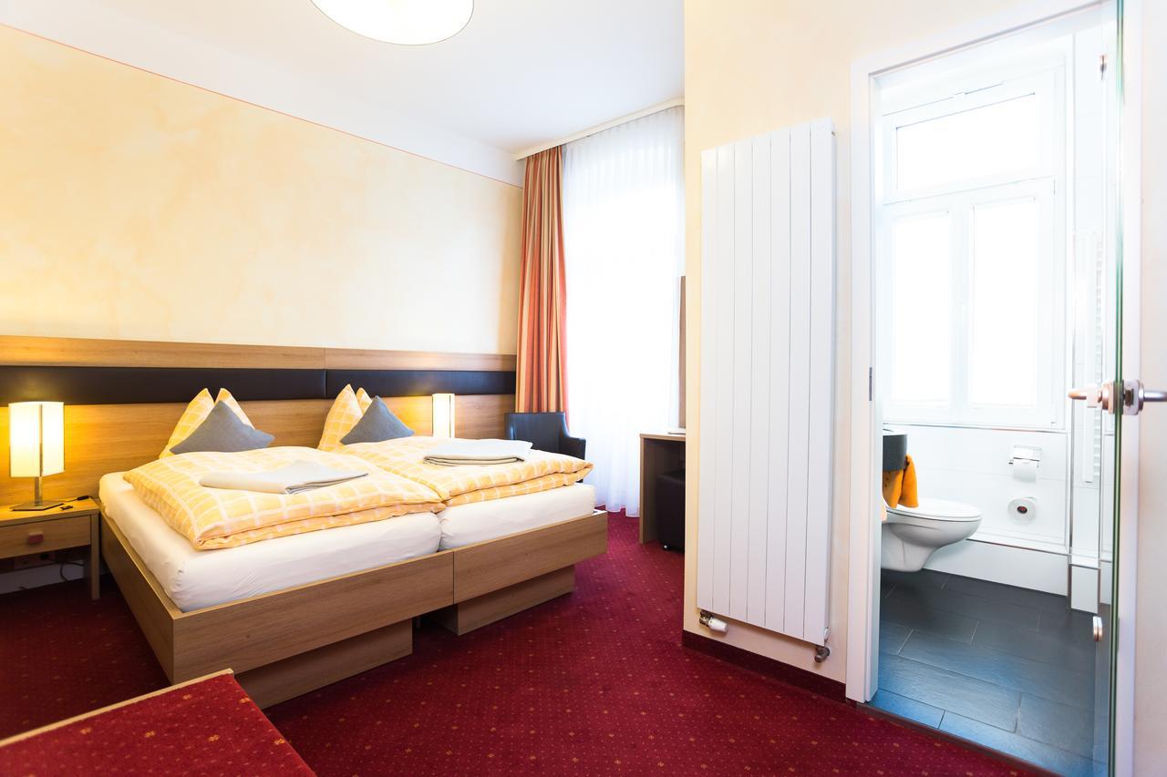 Hotel-Pension Berger ハイデルベルク エクステリア 写真